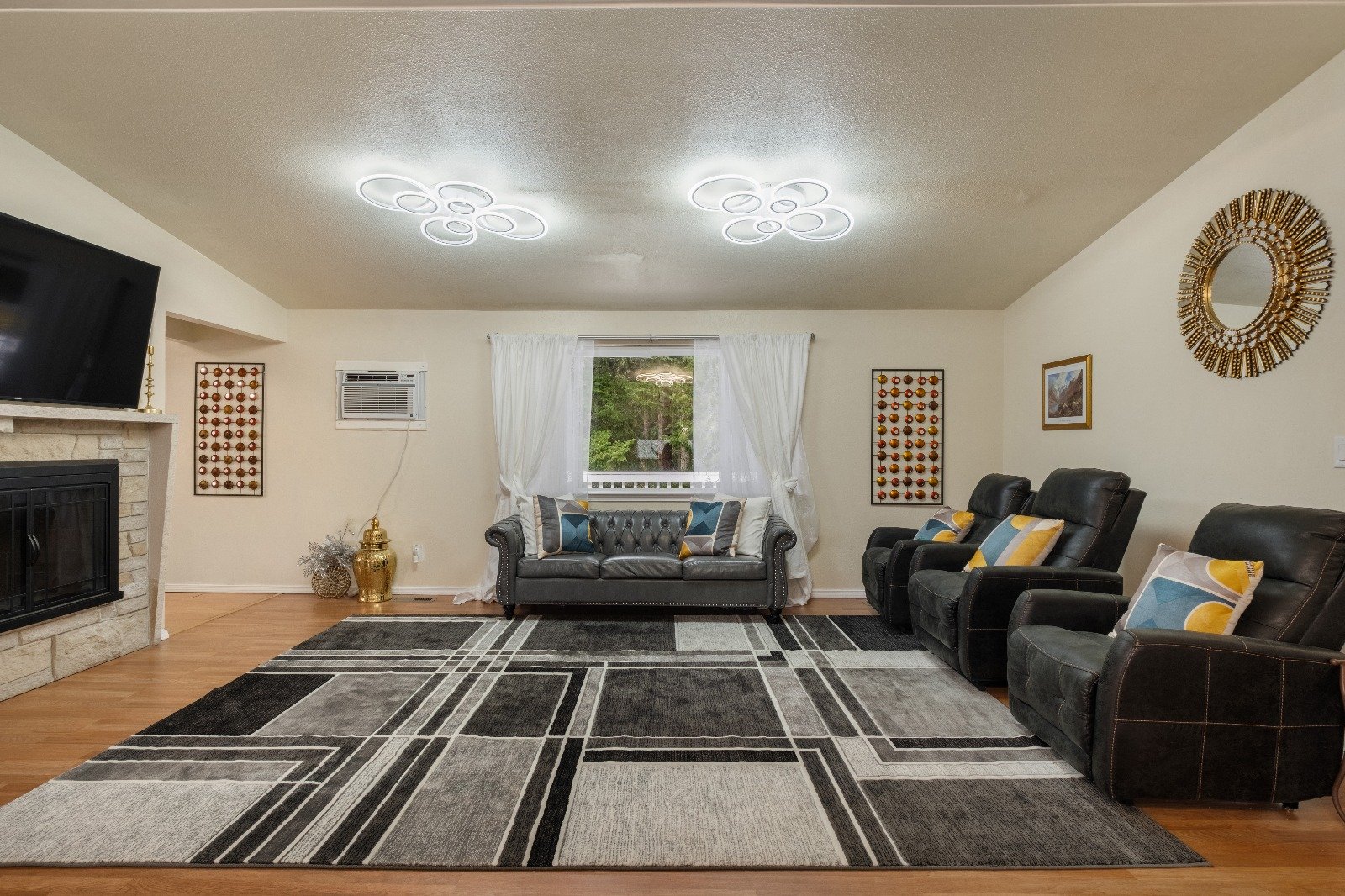 WhatsApp Image 2025-05-08 at 16.23.03_d23445a4