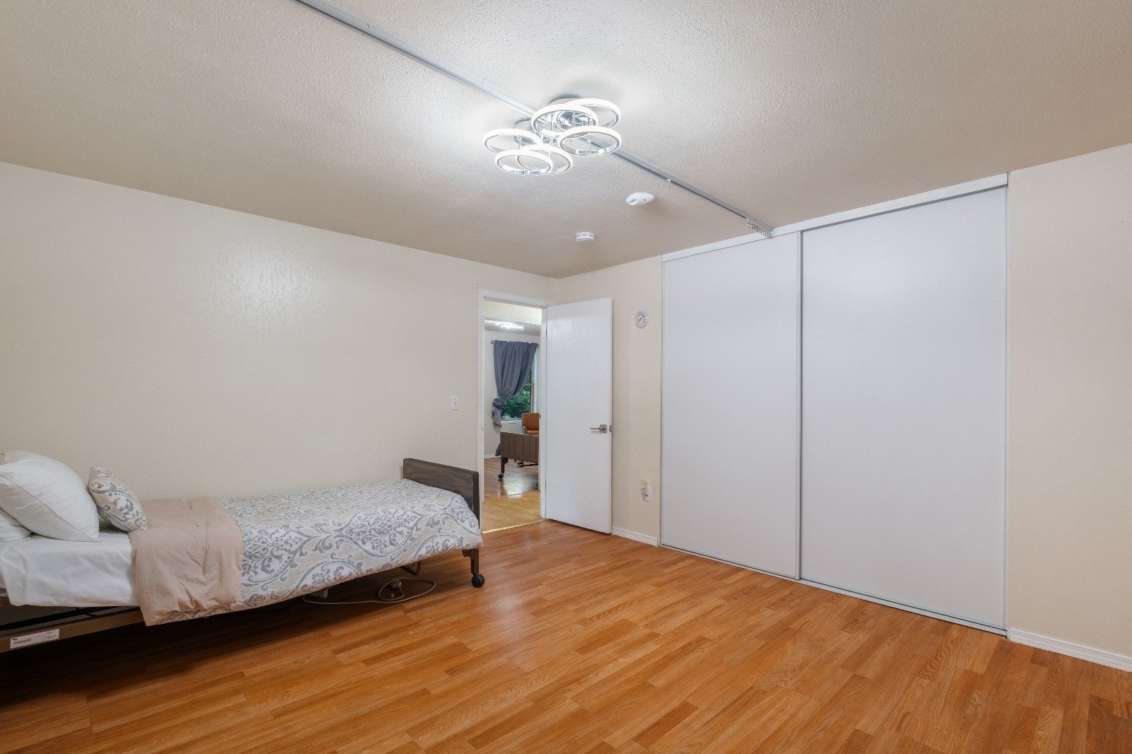 WhatsApp Image 2025-05-08 at 16.23.04_1fb9a790